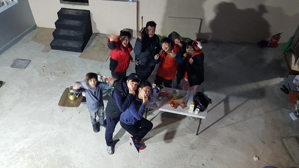 Ninano Guesthouse Gyeongju Exterior photo