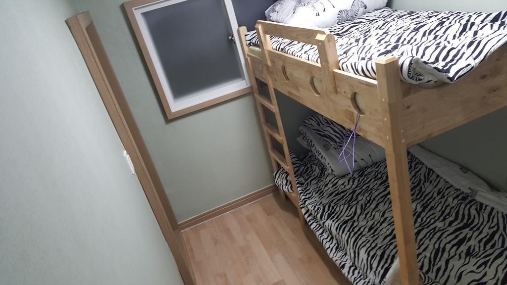 Ninano Guesthouse Gyeongju Room photo